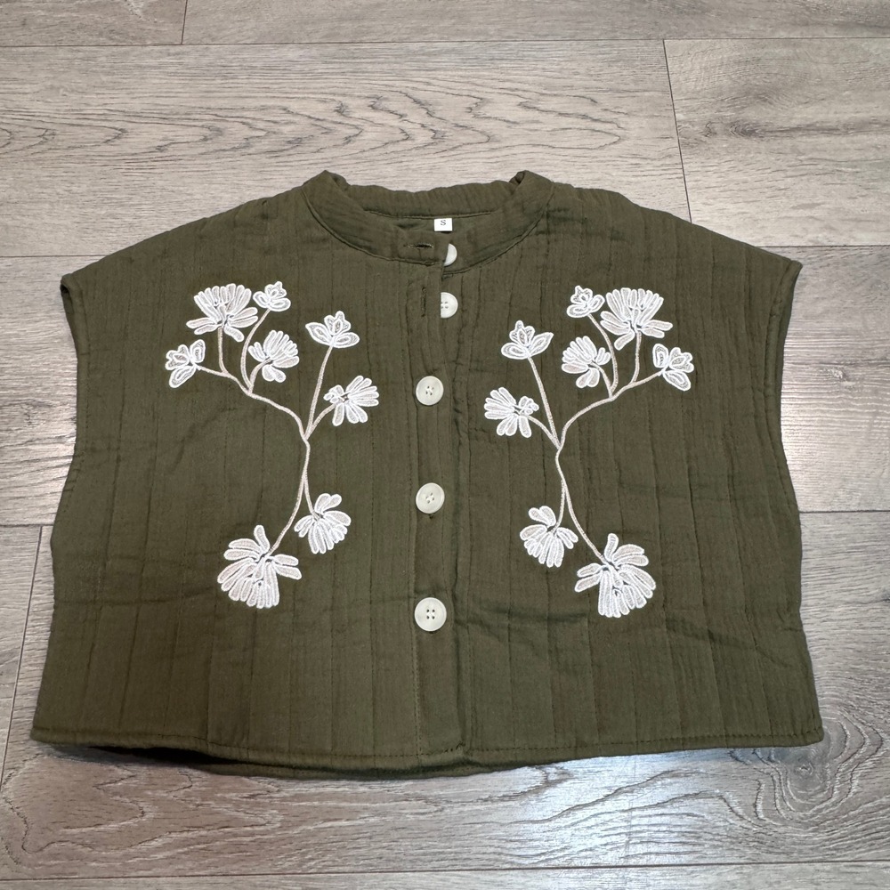 Boutique Olive Green Quilted Floral Embroidered Button Front Vest Size Small